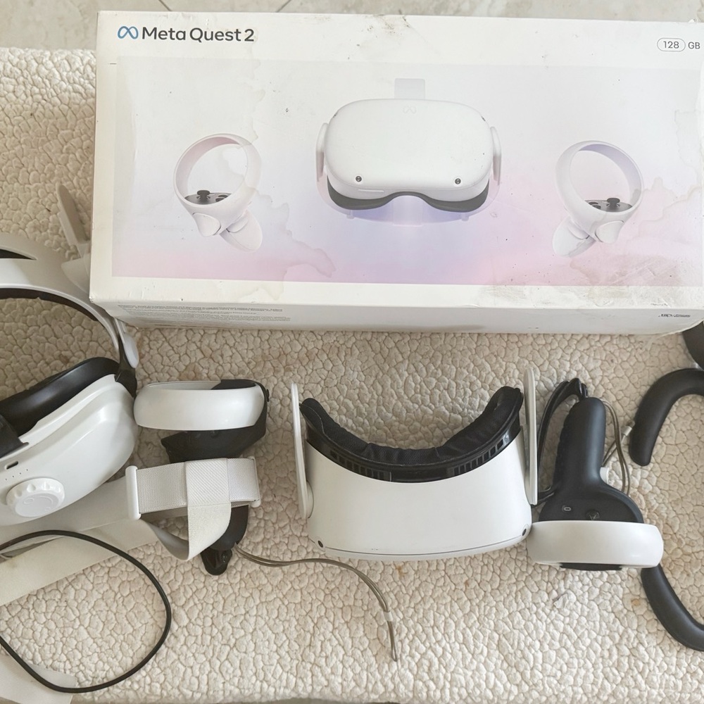 Quest 2 VR Headset - White